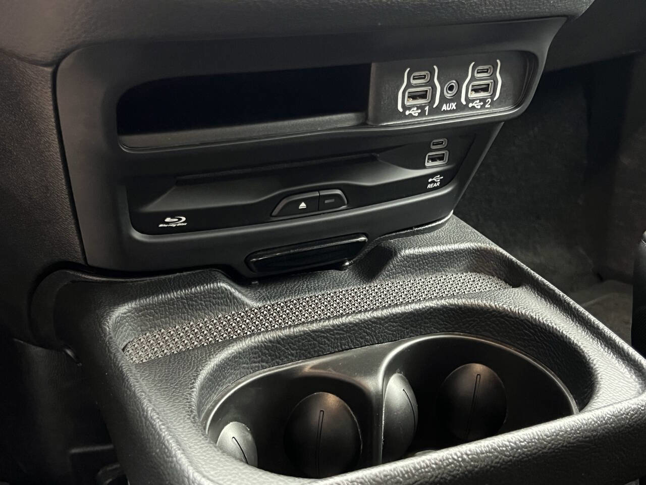 Used 2023 Chrysler Pacifica Touring-L w/ Uconnect Theater Family Group image 36