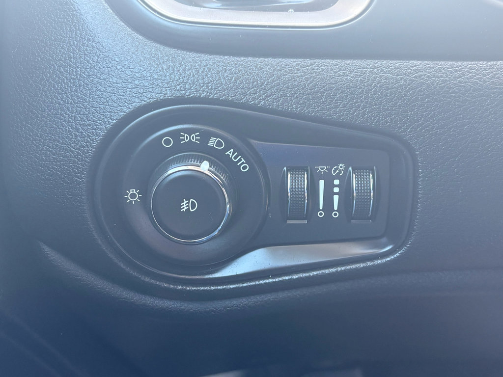 Used 2015 Jeep Renegade Latitude image 15