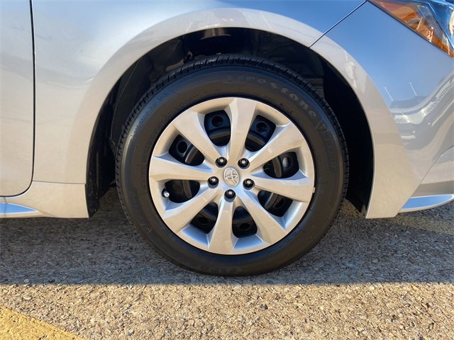 Used 2025 Toyota Corolla LE image 9