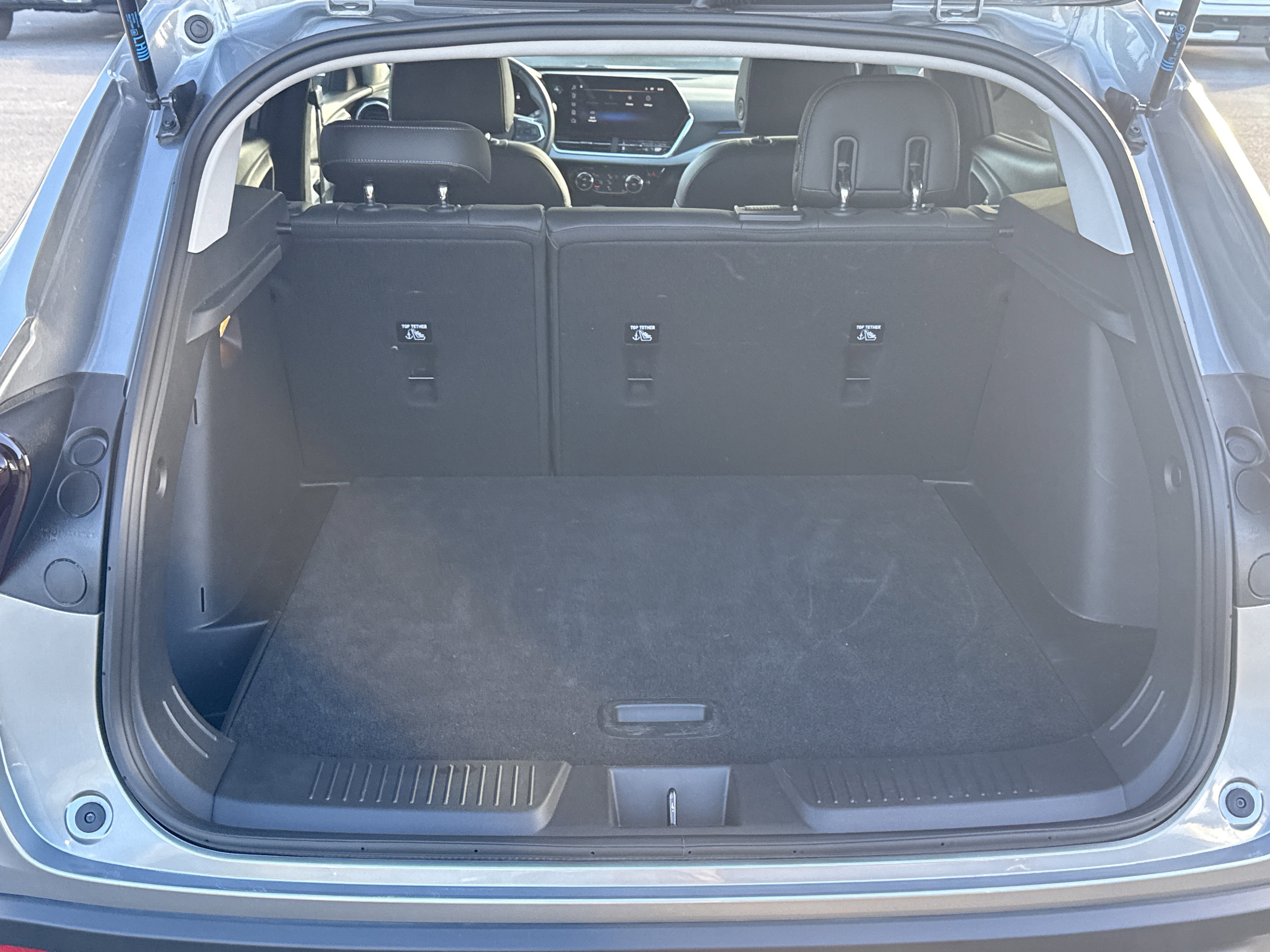 Used 2025 Chevrolet Trax LT w/ LT Convenience Package image 5