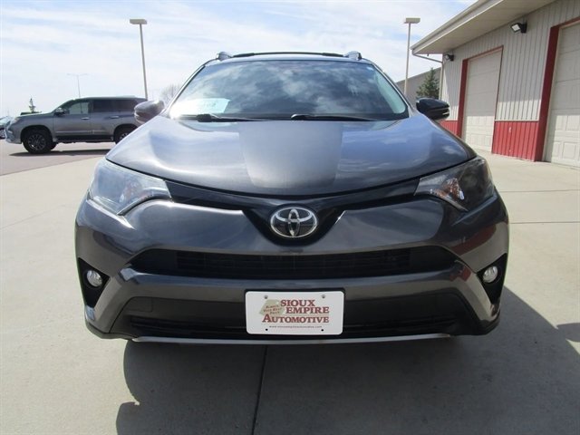 Used 2018 Toyota RAV4 Adventure AWD/4WD image 4