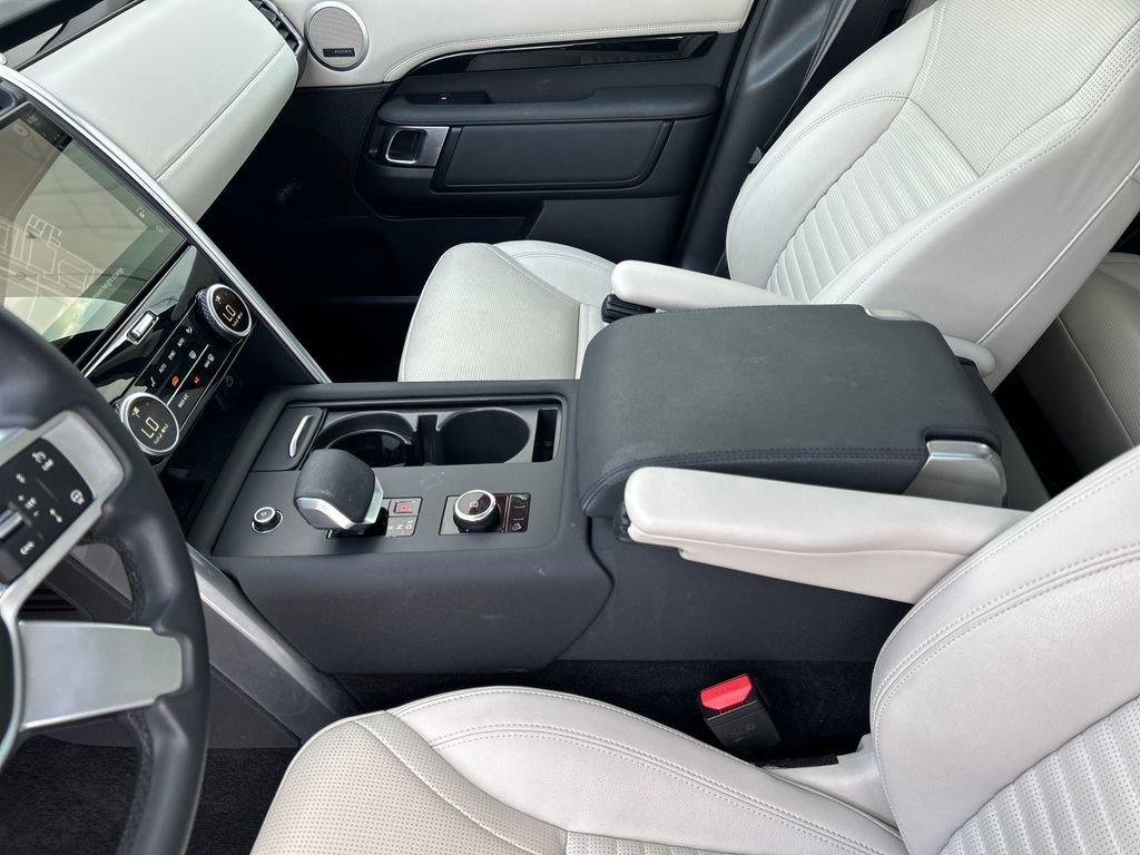 Used 2025 Land Rover Discovery S image 42