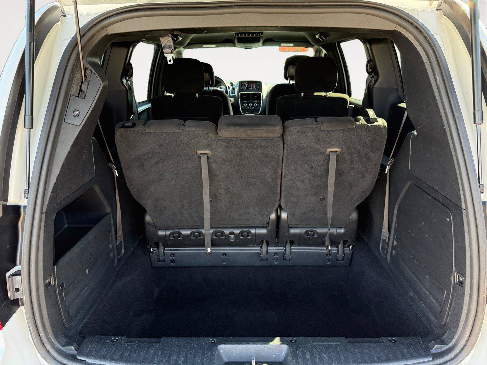 Used 2016 Dodge Grand Caravan SXT FWD image 16