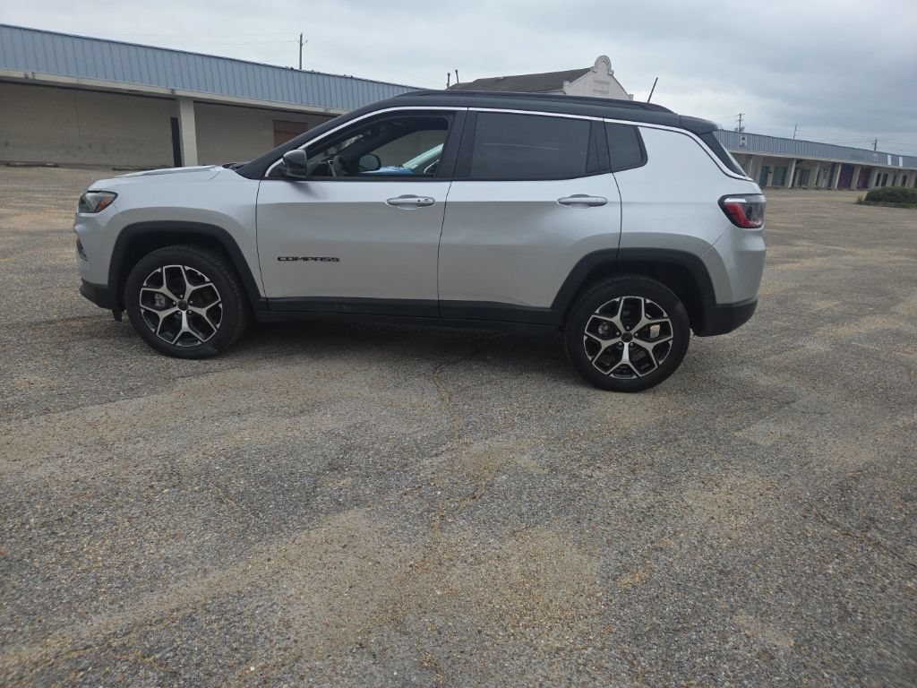 Used 2026 Jeep Compass Limited AWD/4WD image 7