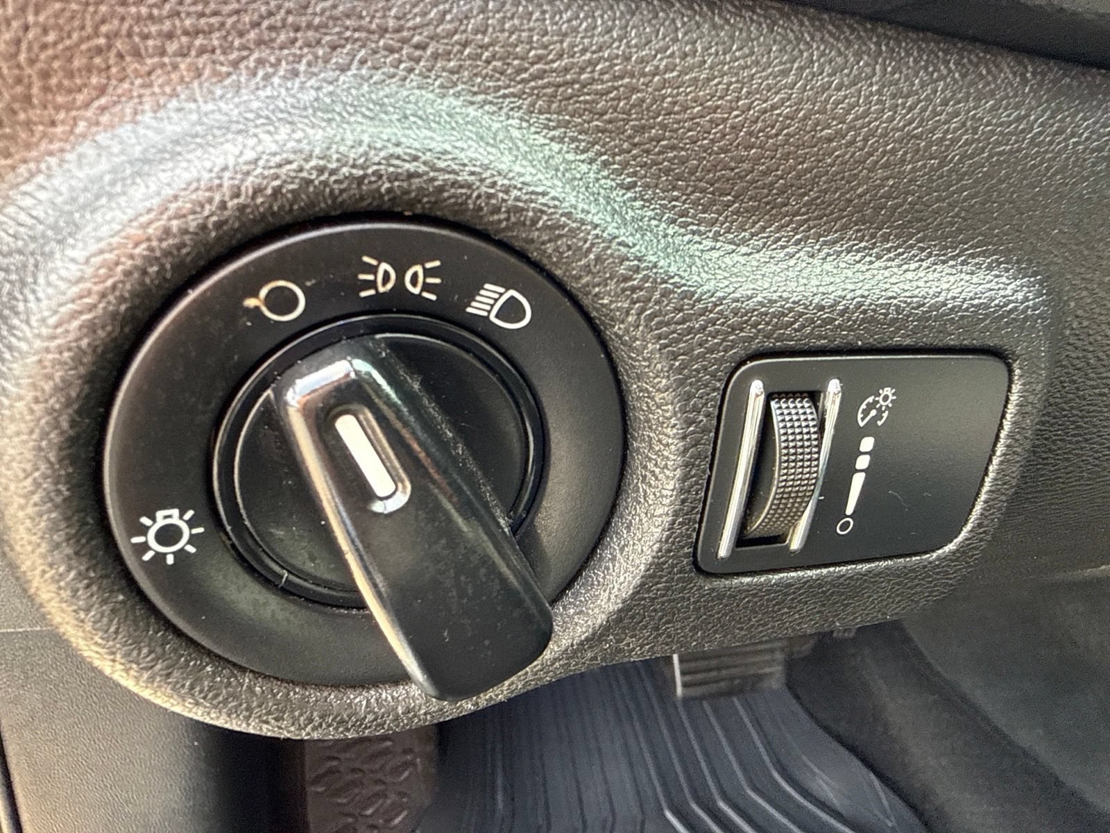Used 2013 Dodge Dart SXT w/ Popular Equipment Group FWD image 18