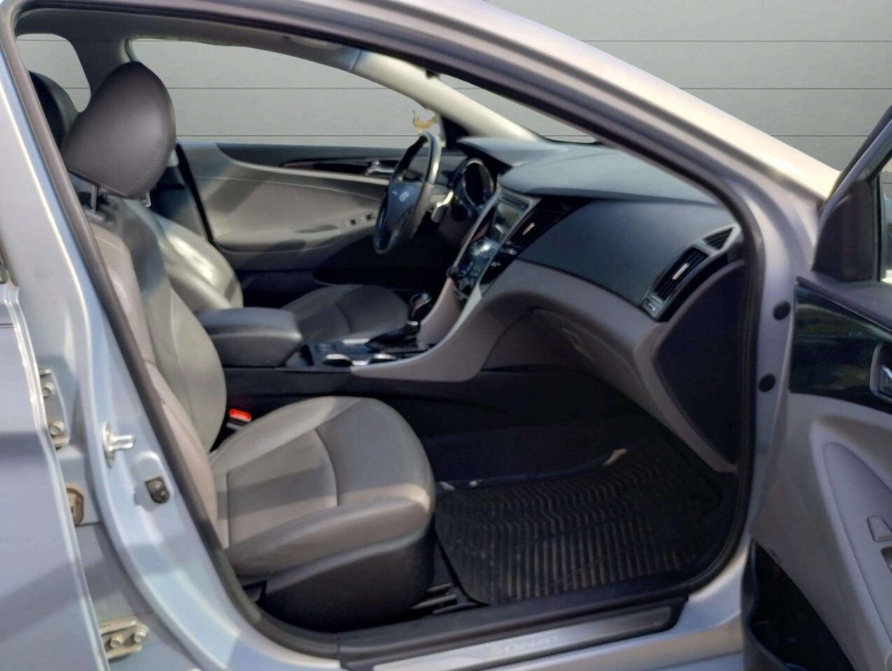 Used 2012 Hyundai Sonata Limited w/ Navigation Pkg image 20