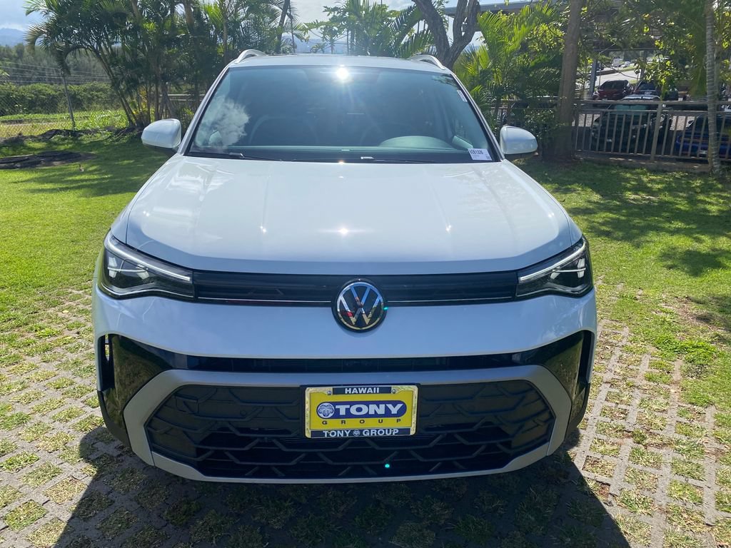 New 2026 Volkswagen Taos SE FWD image 2