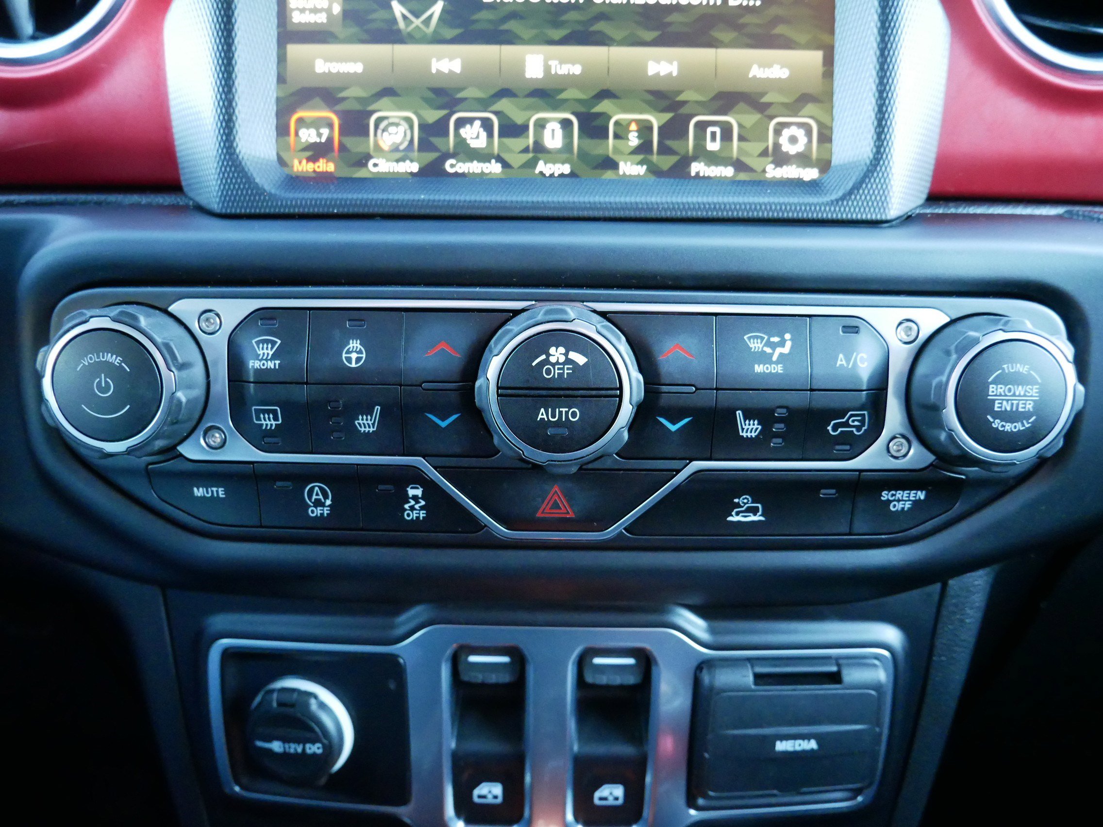 Used 2023 Jeep Wrangler Rubicon w/ Steel Bumper Group image 21