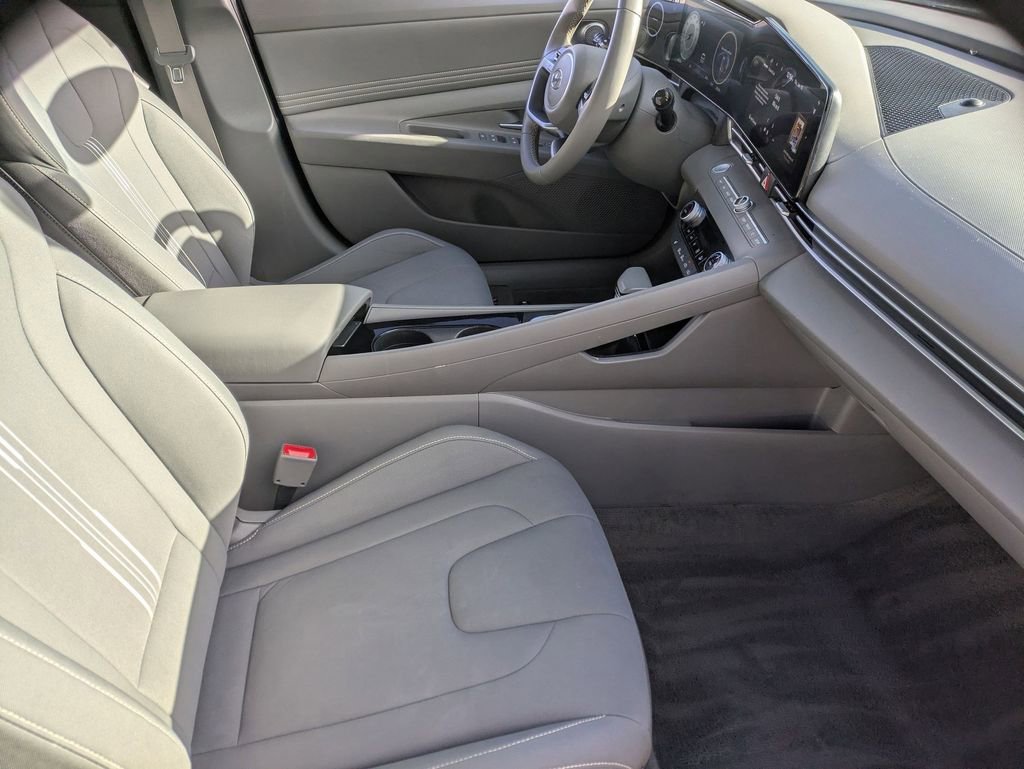 Certified 2023 Hyundai Elantra SEL w/ Convenience Package image 24