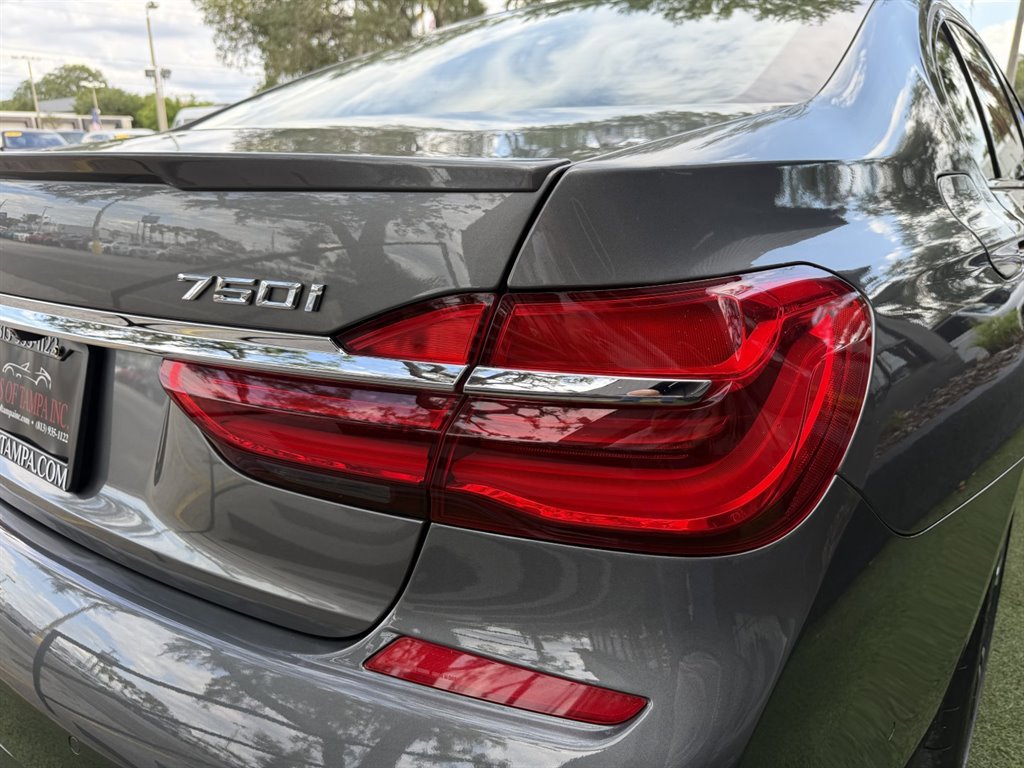 Used 2019 BMW 750i w/ Executive Package RWD image 12