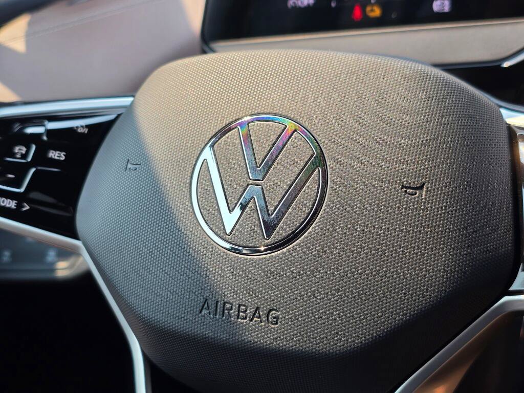 Used 2023 Volkswagen ID.4 2WD image 32