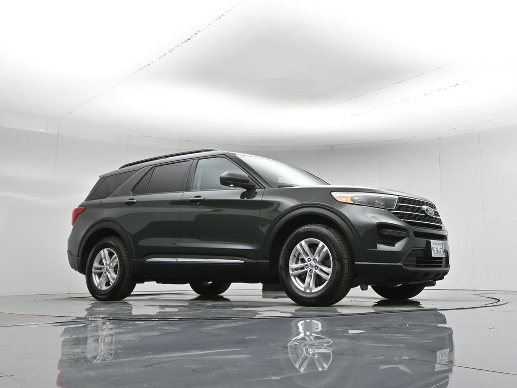 Used 2022 Ford Explorer XLT image 4