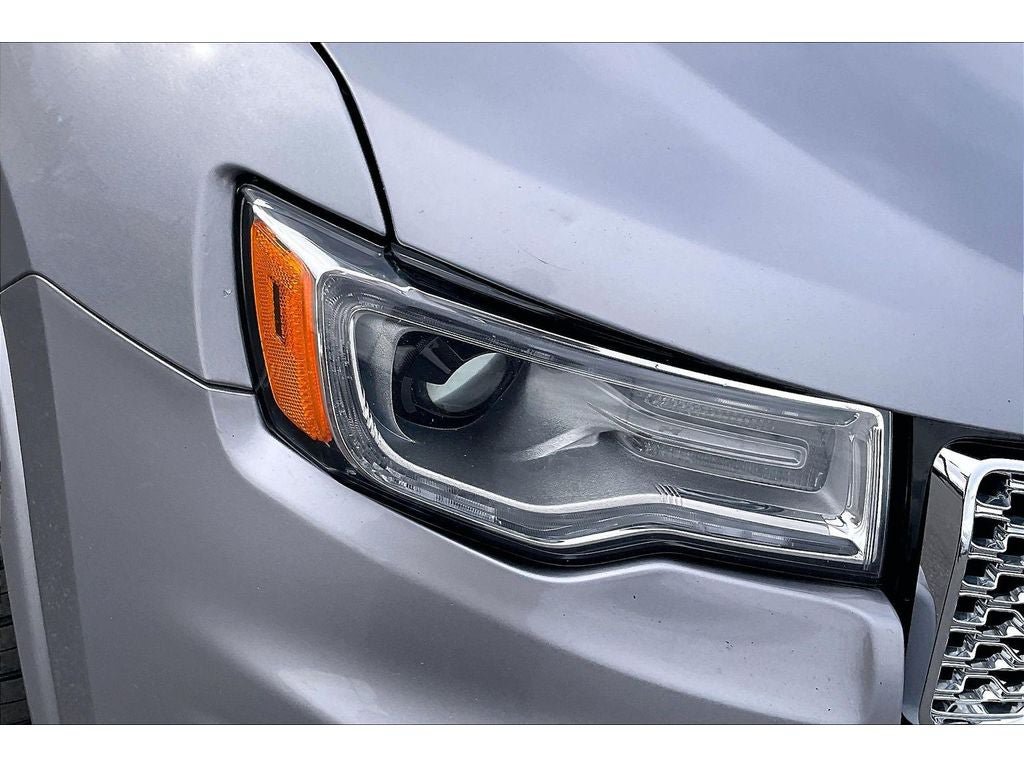Used 2020 Jeep Grand Cherokee Overland AWD/4WD image 30