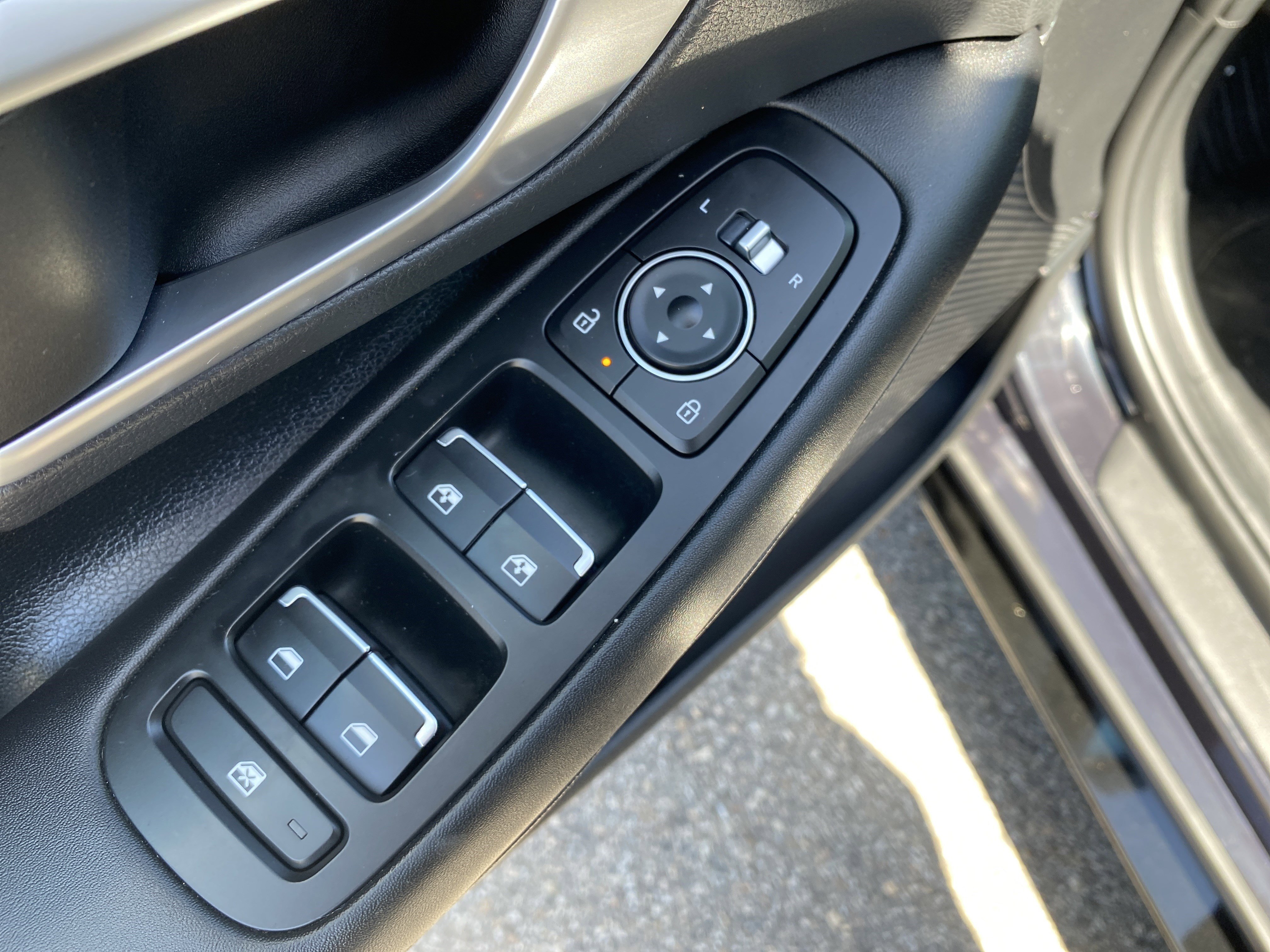 Used 2024 Hyundai Sonata SEL w/ Convenience Package FWD image 18