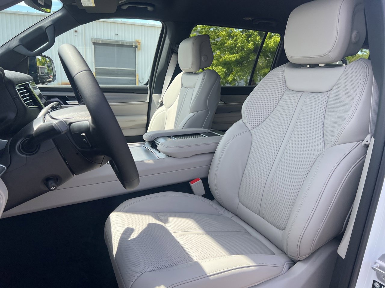 New 2026 Jeep Grand Wagoneer Limited AWD/4WD image 14