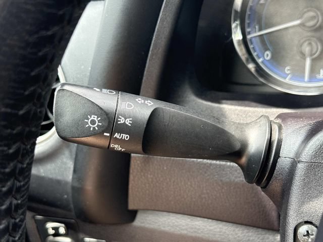Used 2018 Toyota Corolla SE w/ Carpet Mat Package (TMS) FWD image 24