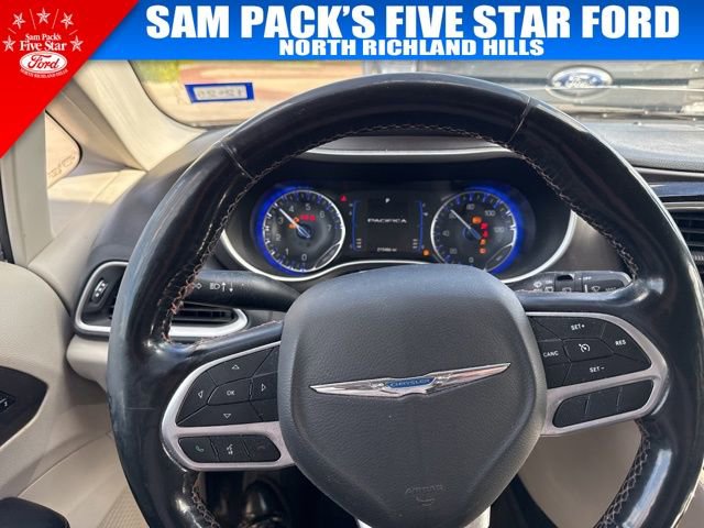 Used 2020 Chrysler Pacifica Touring-L image 10