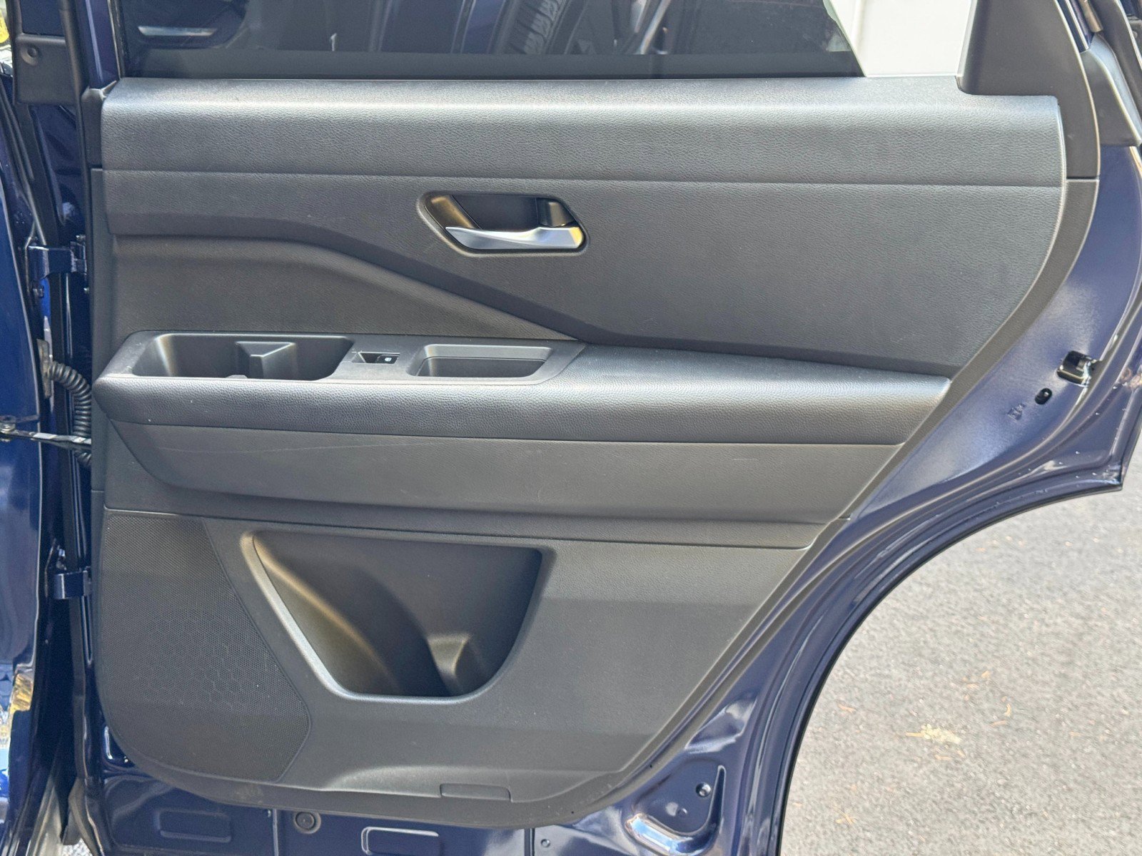 Used 2022 Nissan Pathfinder SV image 40