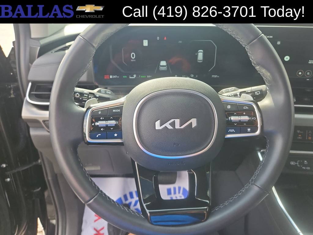 Used 2026 Kia Carnival SX w/ SX Dark Edition Package FWD image 13
