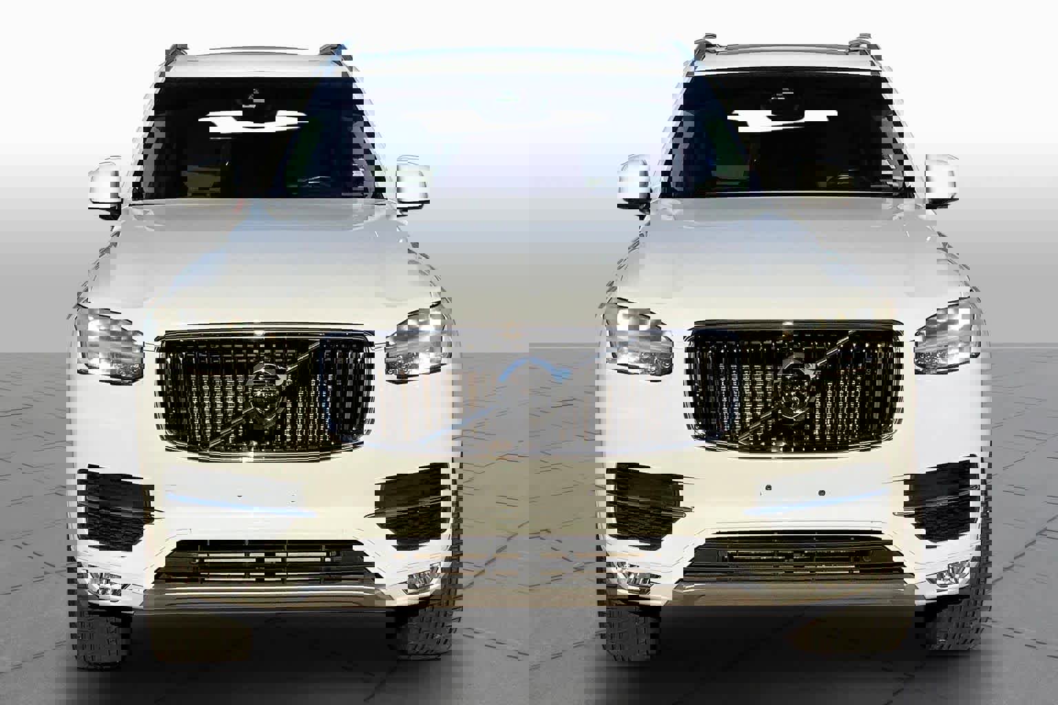 Used 2017 Volvo XC90 T5 Momentum w/ Vision Package image 4