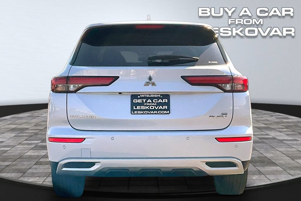Used 2024 Mitsubishi Outlander 4WD Plug-In Hybrid image 4