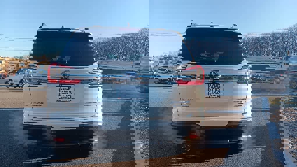 Used 2023 Subaru Ascent Limited image 4