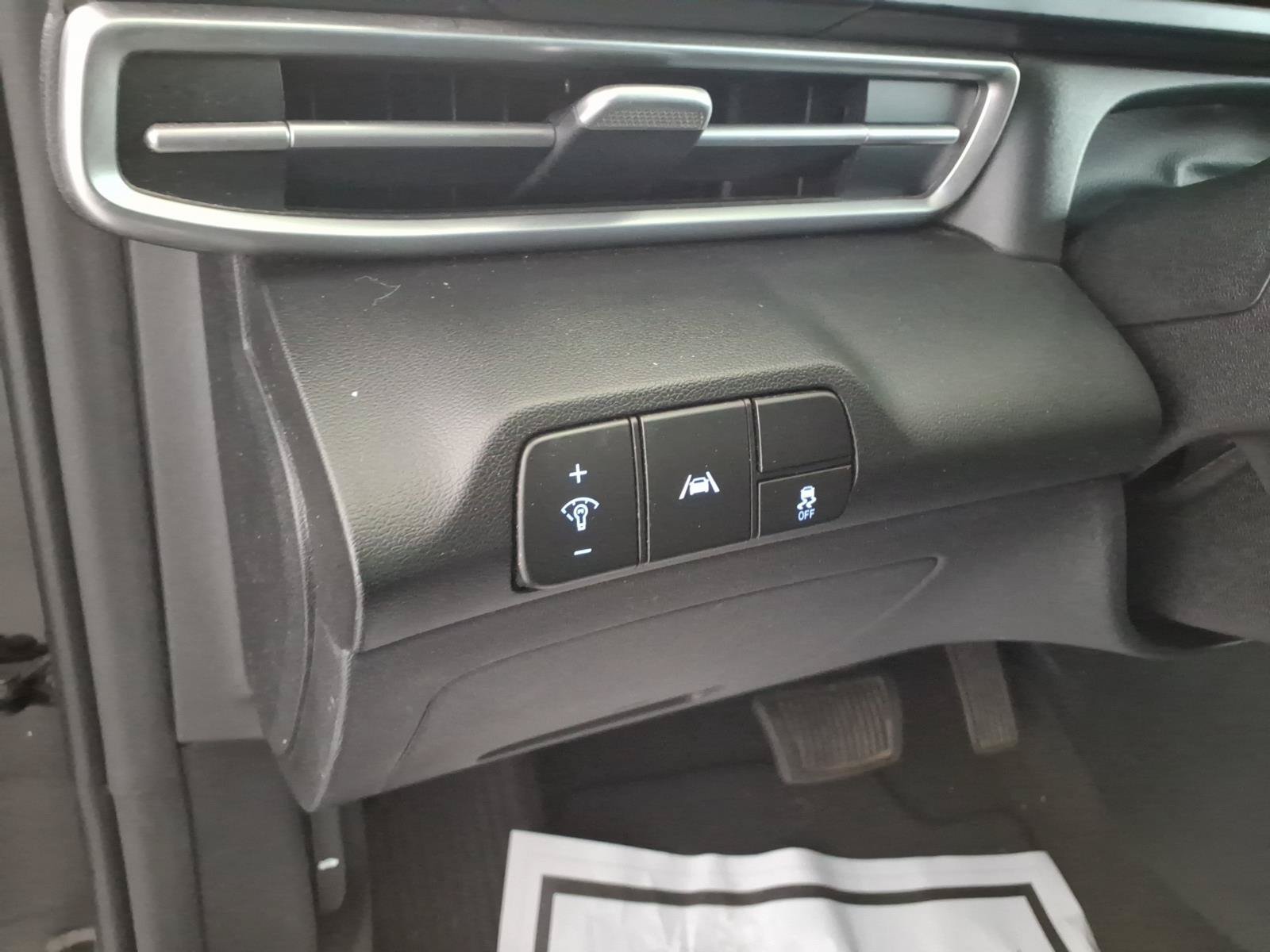Certified 2023 Hyundai Elantra SEL w/ Preferred Accessory Package FWD image 18