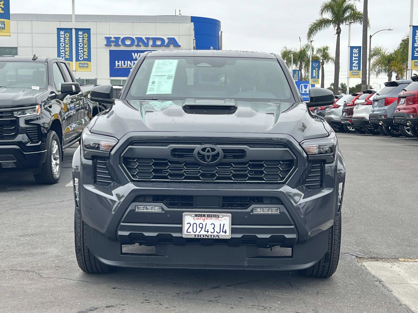 Used 2025 Toyota Tacoma TRD Sport w/ TRD Sport Upgrade Package RWD image 4