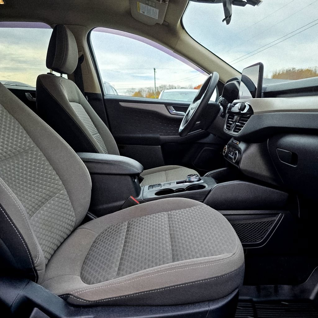Used 2020 Ford Escape SE image 23