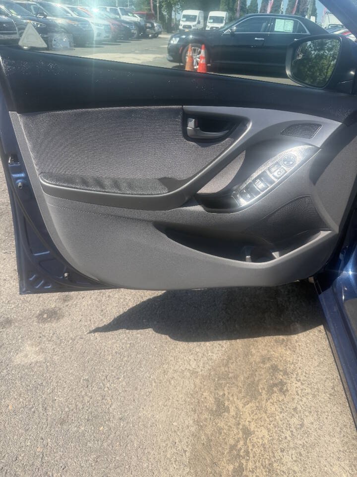 Used 2016 Hyundai Elantra SE w/ Option Group 02 FWD image 2