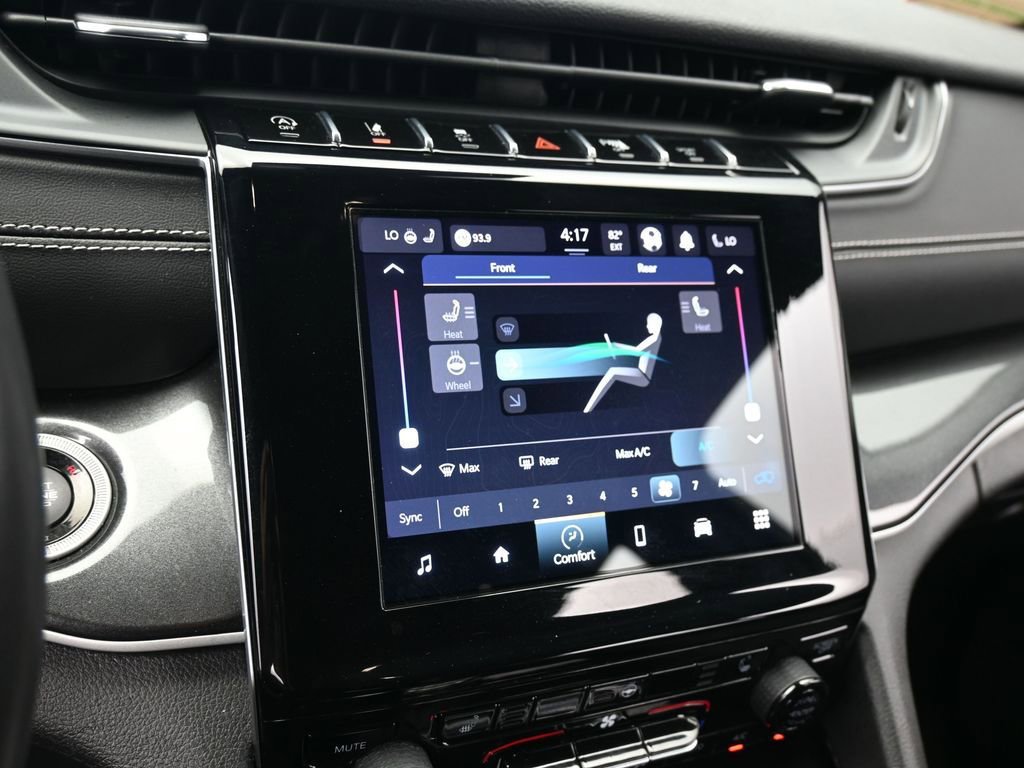 Used 2023 Jeep Grand Cherokee L Laredo RWD image 18
