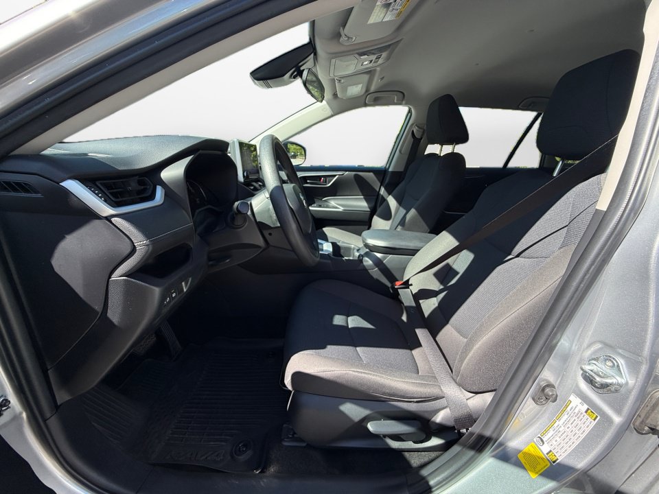 Used 2023 Toyota RAV4 LE AWD/4WD image 11