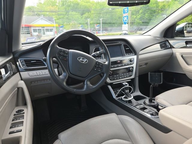 Used 2016 Hyundai Sonata Limited w/ Option Group 02 FWD image 2