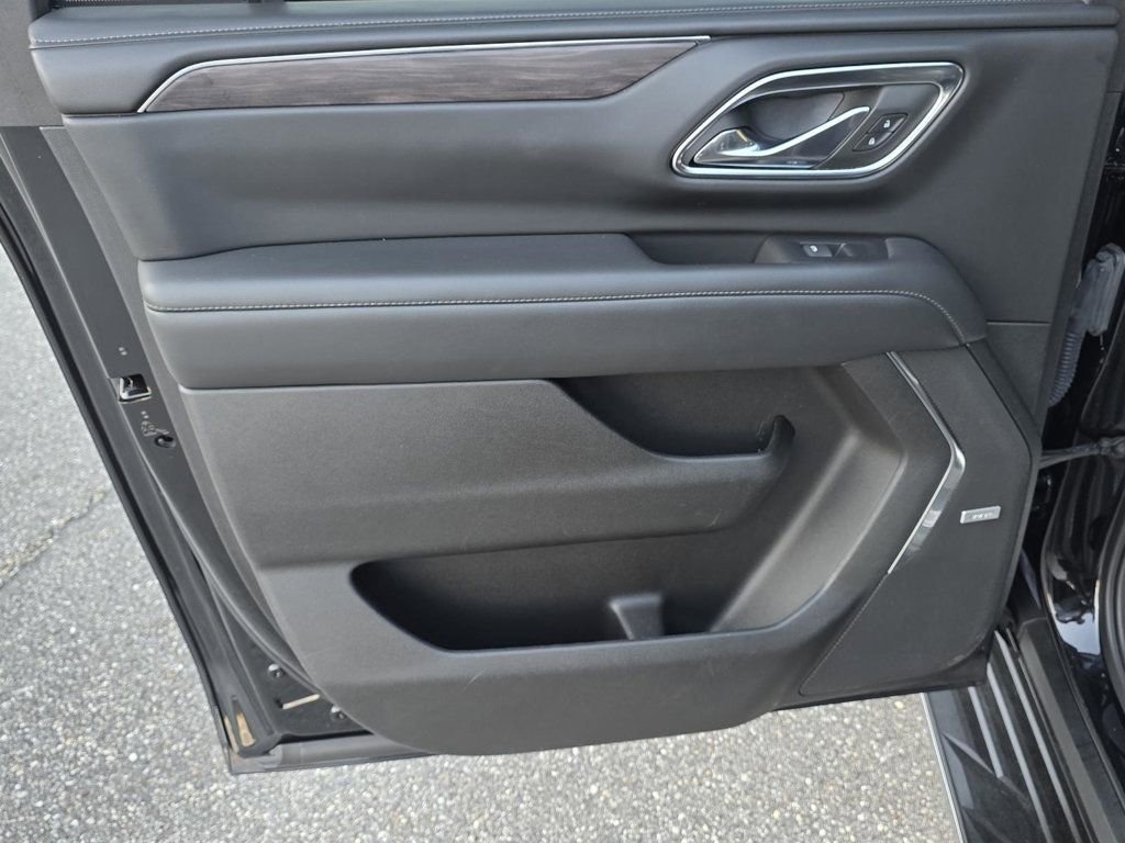 Used 2023 Chevrolet Suburban LT image 35