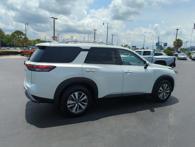 Certified 2023 Nissan Pathfinder SL AWD/4WD image 5