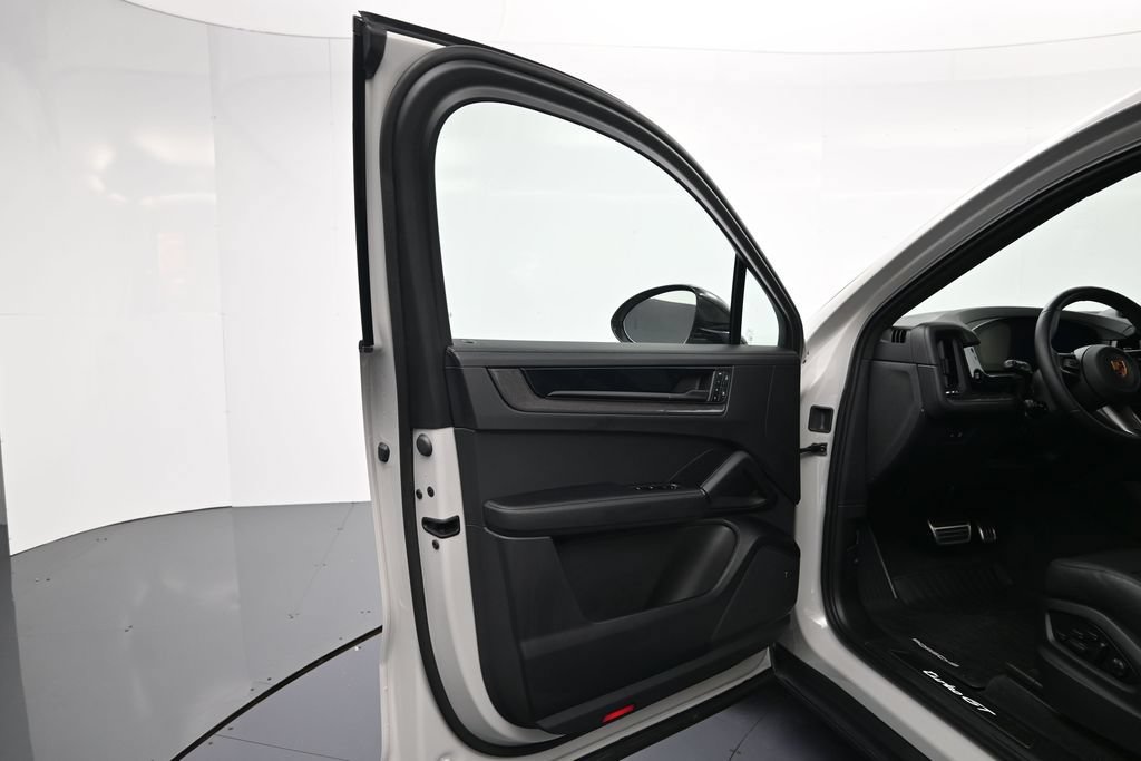 Certified 2025 Porsche Cayenne Turbo GT AWD/4WD image 16