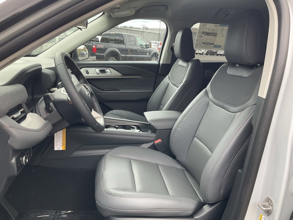 New 2026 Ford Explorer Active image 13