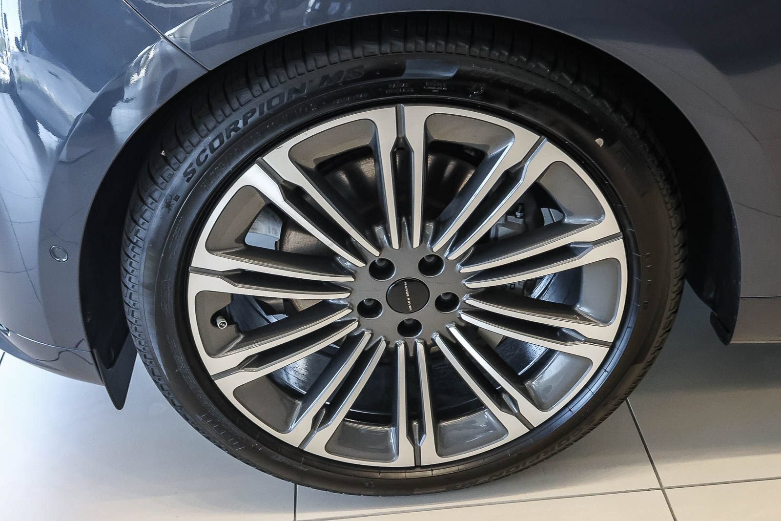 New 2026 Land Rover Range Rover Sport Dynamic SE AWD/4WD image 9