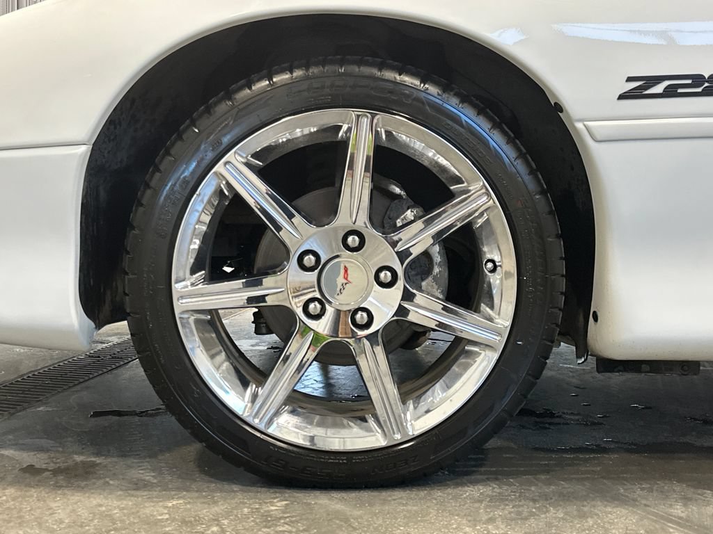 Used 1995 Chevrolet Camaro Z28 RWD image 10