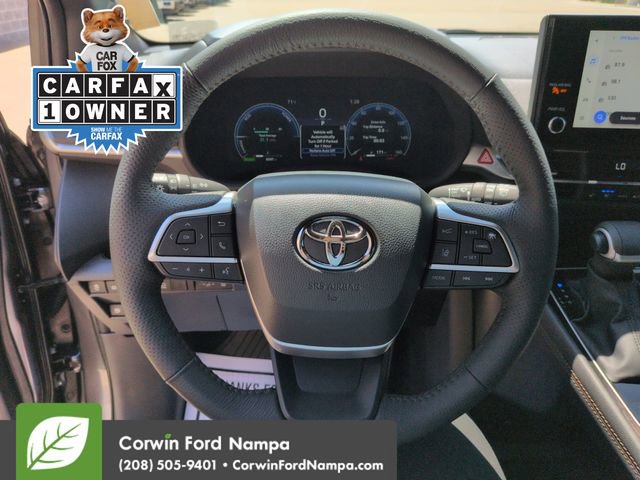 Used 2025 Toyota Sienna Platinum AWD/4WD image 14