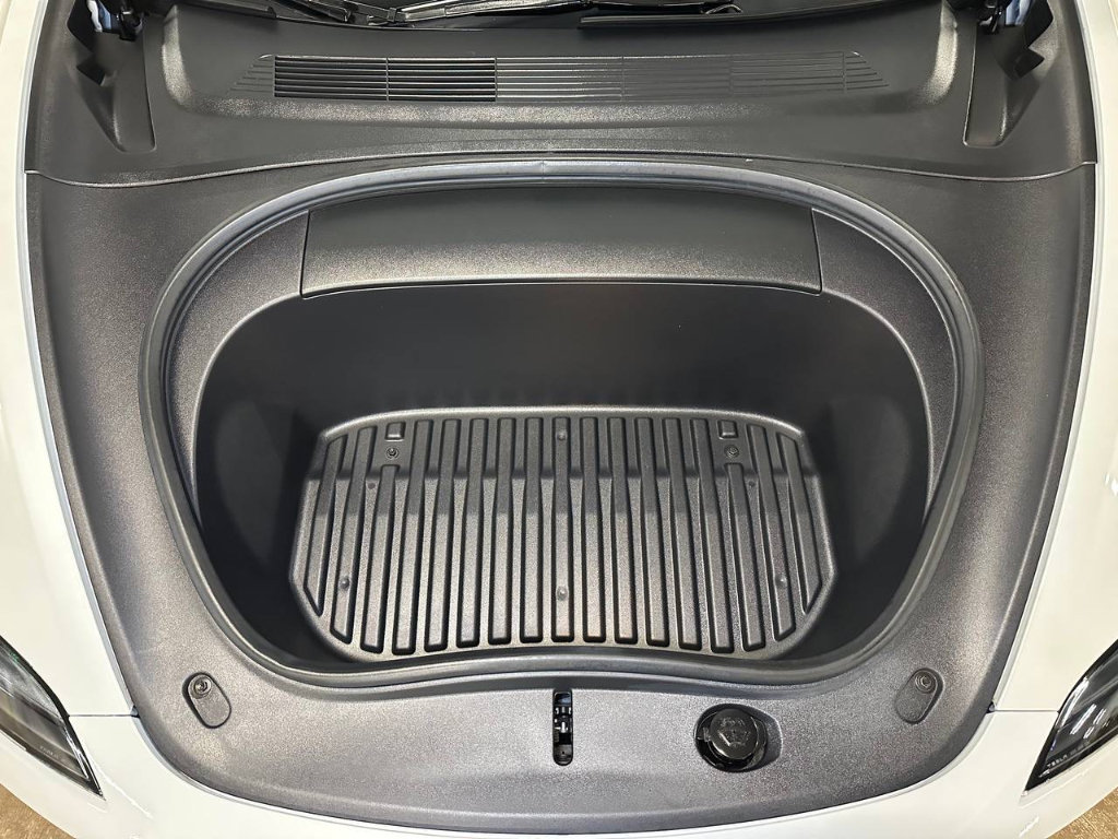 Used 2024 Tesla Model 3 Standard Range RWD image 5