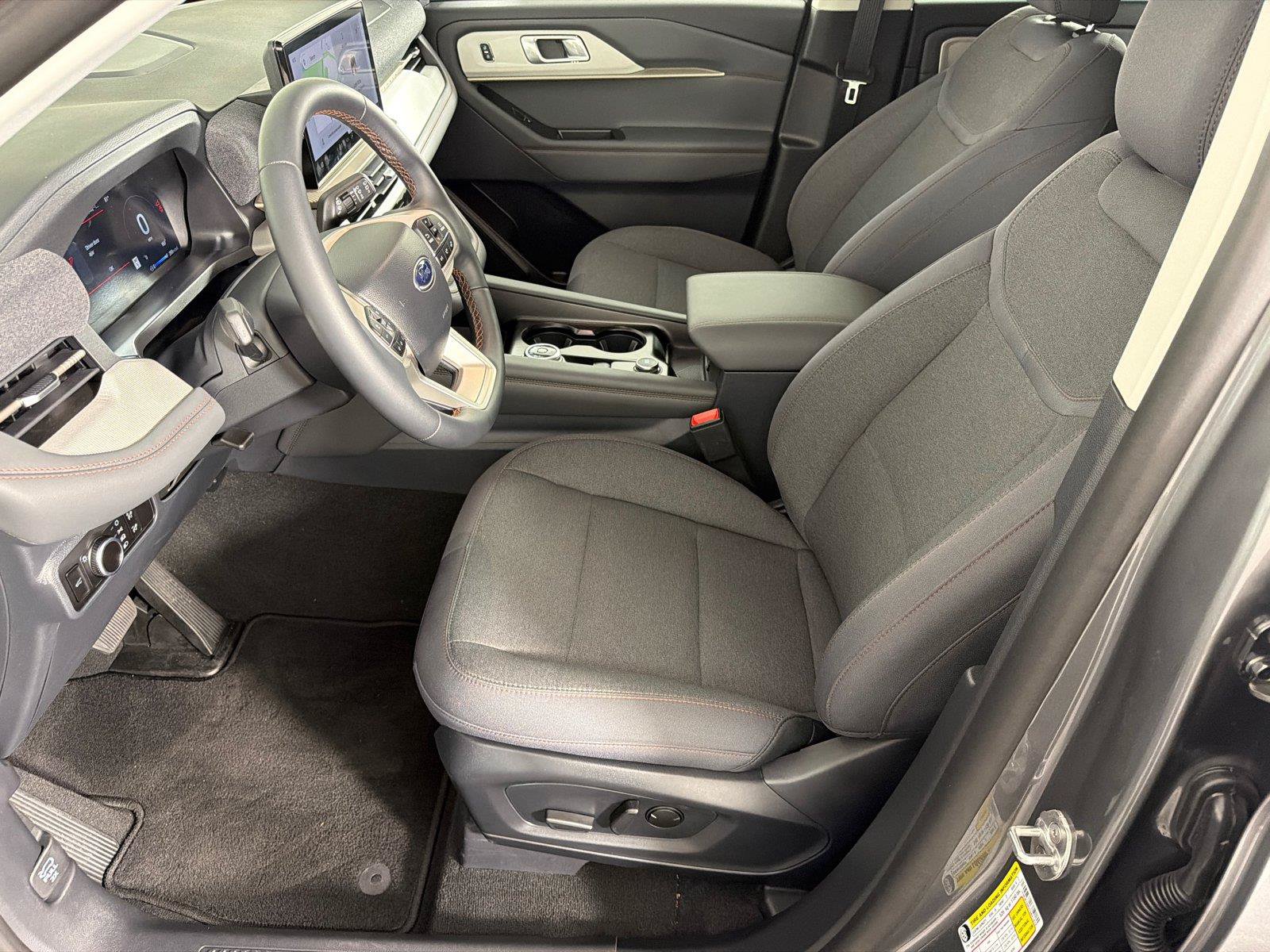 Used 2026 Ford Explorer Active RWD image 9