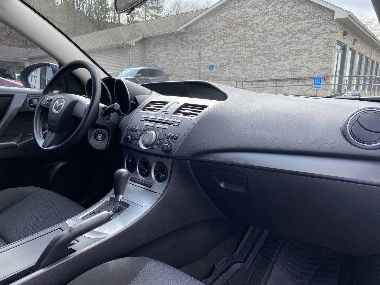 Used 2011 MAZDA MAZDA3 i Sport image 21