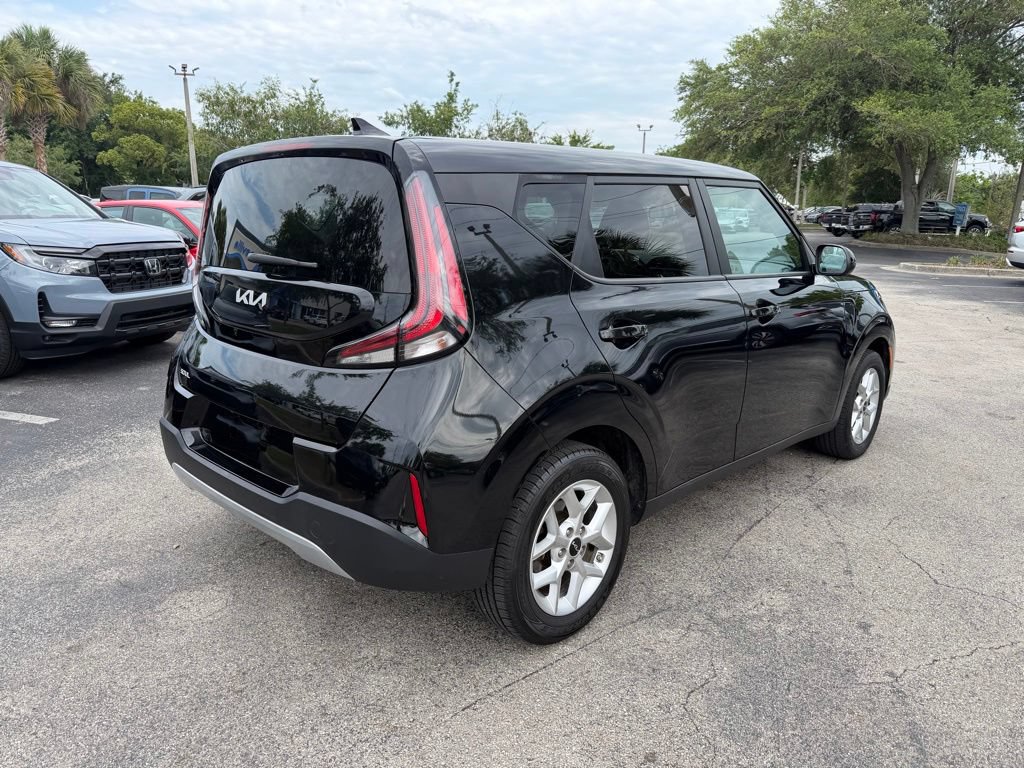 Used 2024 Kia Soul LX w/ Option Group 015 FWD image 6