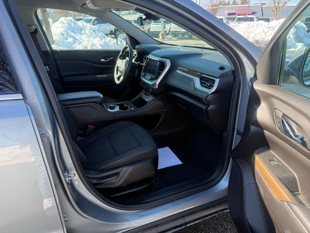 Used 2023 GMC Acadia SLE image 25