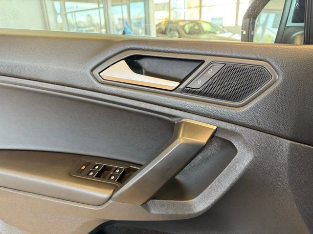 Used 2021 Volkswagen Tiguan SE image 19