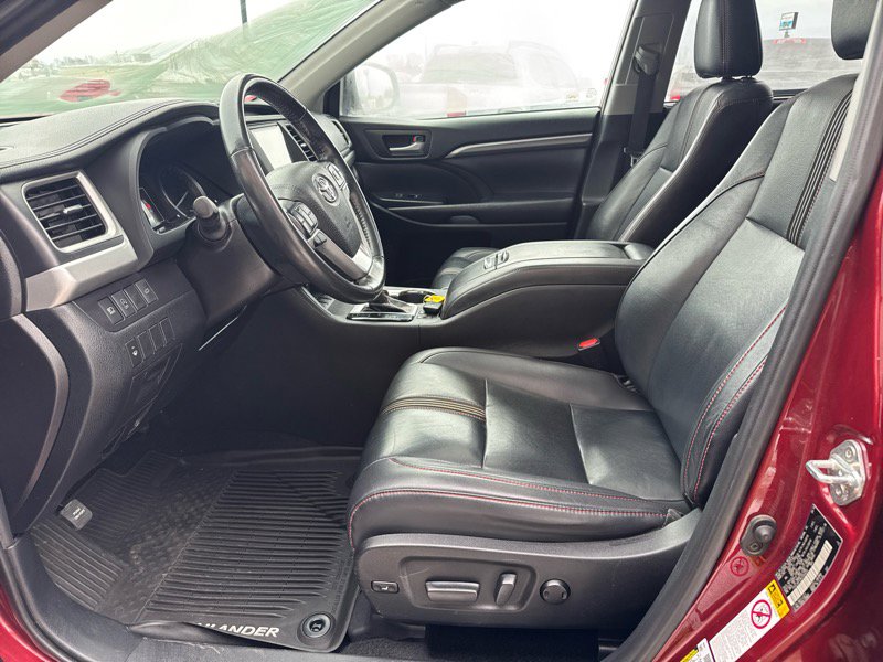 Used 2019 Toyota Highlander SE AWD/4WD image 9