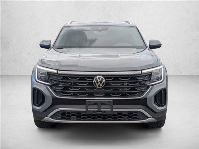 Used 2024 Volkswagen Atlas Cross Sport SE image 2
