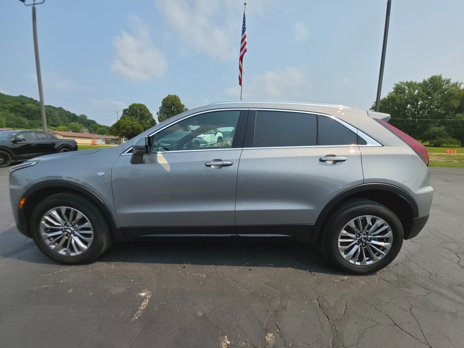Used 2024 Cadillac XT4 Premium Luxury AWD/4WD image 2