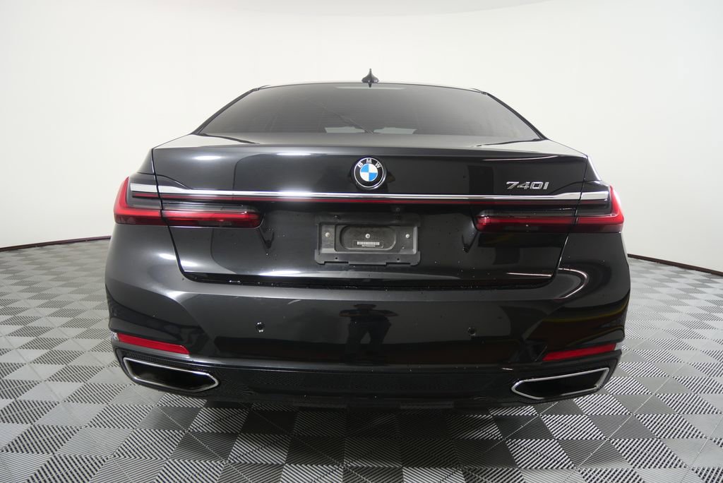 Used 2022 BMW 740i w/ Premium Package RWD image 4